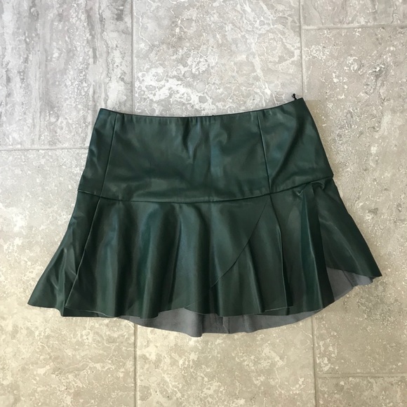 NWT Forever 21 Dark Green Faux Short Skirt - Picture 4 of 6